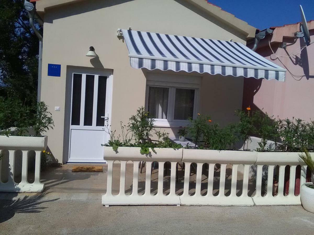 Villa Podvrsina1A Rosa à Preko Extérieur photo