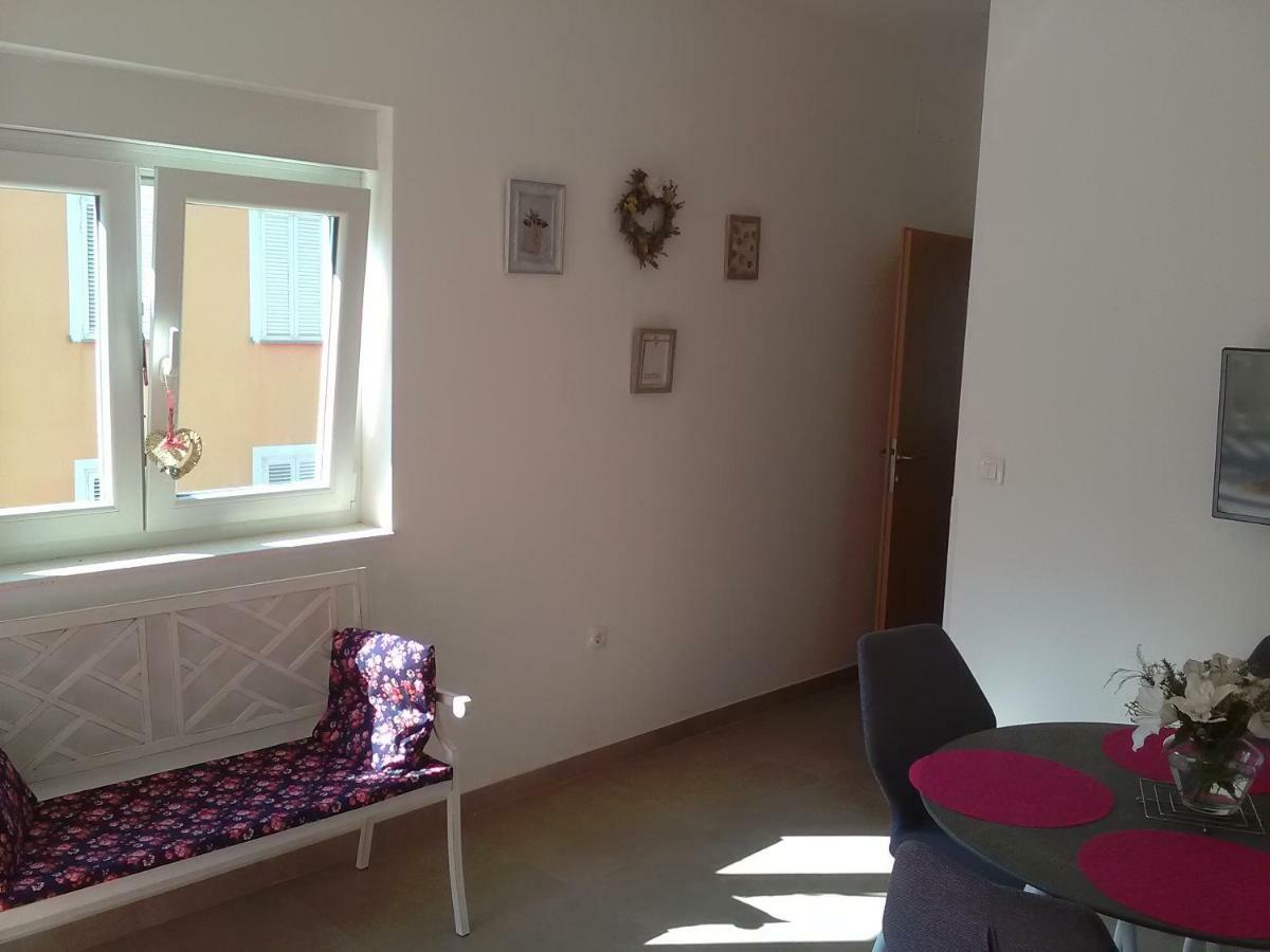 Villa Podvrsina1A Rosa à Preko Extérieur photo