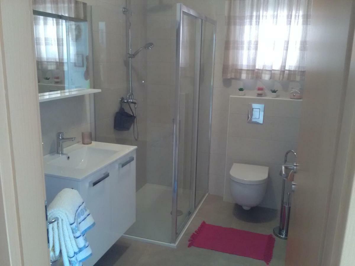 Villa Podvrsina1A Rosa à Preko Extérieur photo